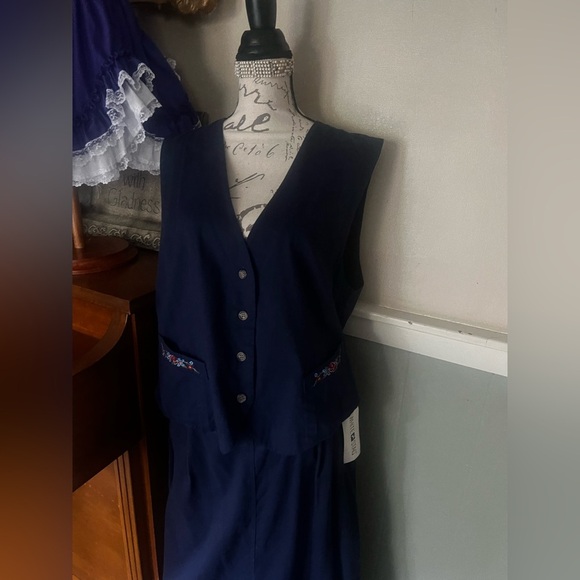 💙VTG White Stag Collection 2
Pc Skirt & Embroidered Vest Navy
Blue Size 16 NWT - Picture 2 of 8